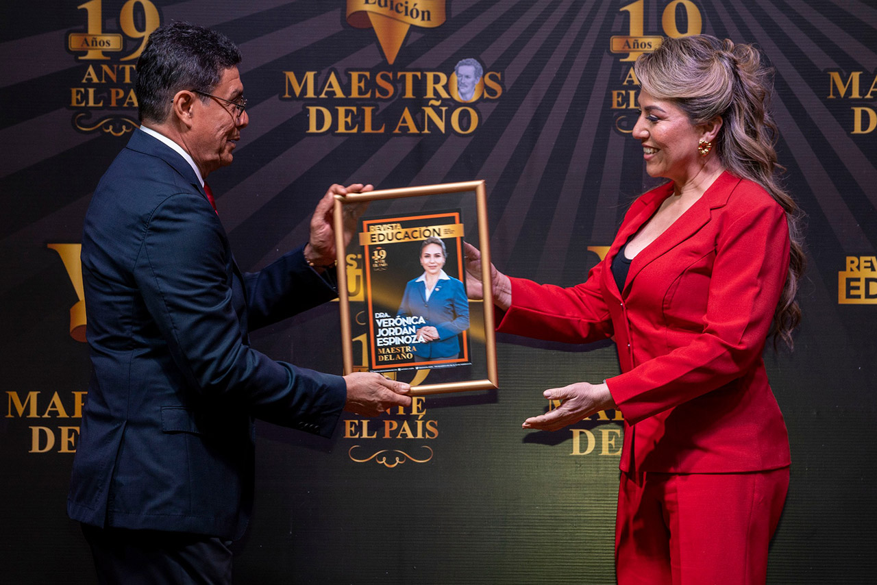 Dra. Verónica Jordán Espinoza, designada Maestra del año por Revista Educación