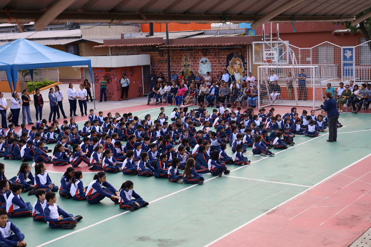 Las aulas de COPOL en Primaria se llenaron de risas, abrazos y miradas cargadas de ilusión. Y es que la semana pasada recibimos a nuestros copolinos con diferentes actividades artísticas y lúdicas. 