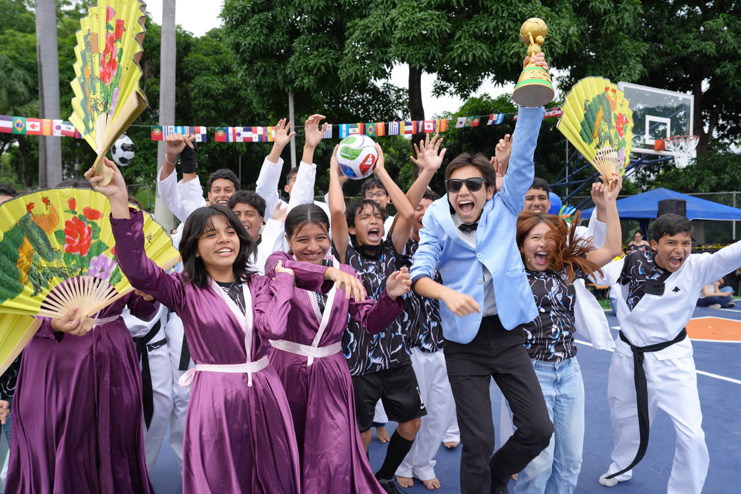 Vivimos una gran fiesta mundialista en las jornadas deportivas de Colegio