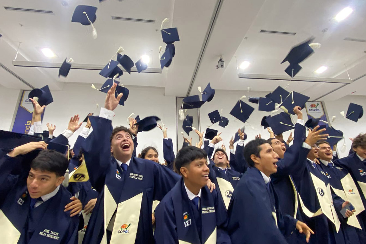 COPOL despide a una generación que ya deja huella